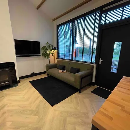 Luxury Sleeping 4-6 People With Jacuzzi - Covale Studio One