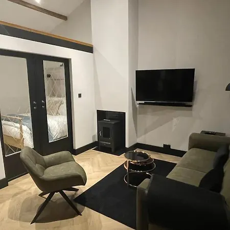 Apartment Luxury Sleeping 4-6 People With Jacuzzi - Covale Studio One