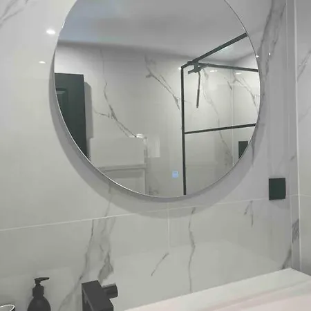 Apartment Luxury Sleeping 4-6 People With Jacuzzi - Covale Studio One