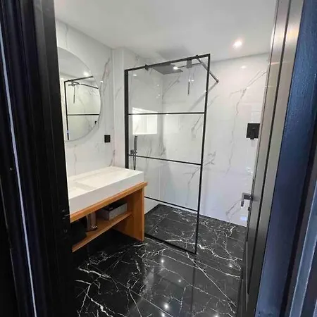 Apartment Luxury Sleeping 4-6 People With Jacuzzi - Covale Studio One *